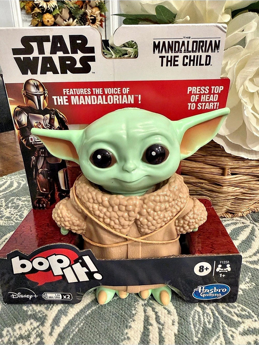 Hasbro Gaming Bop It! Star Wars: The Mandalorian The Child Edition Electronic